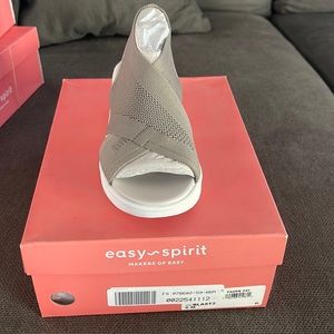 Ladies size 6.0M Easy Spirit slip on sandal in Taupe